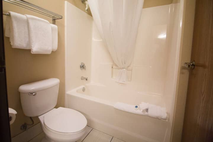 Room 3 of 20