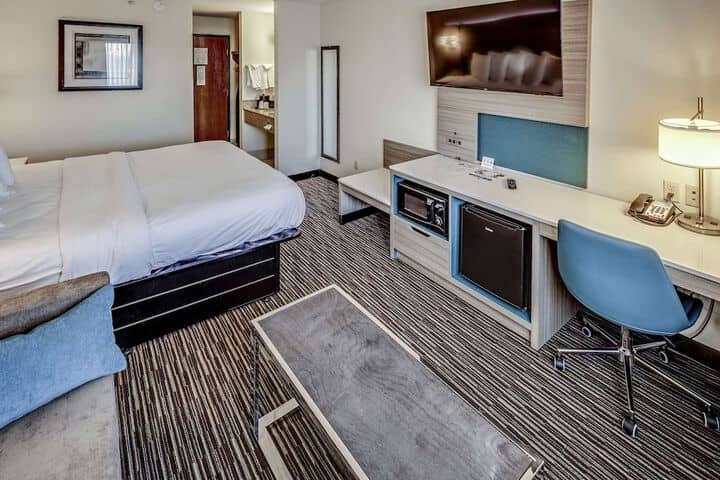 Room 11 of 20